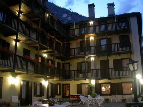 Hotel Tavernier Курмайор Екстер'єр фото